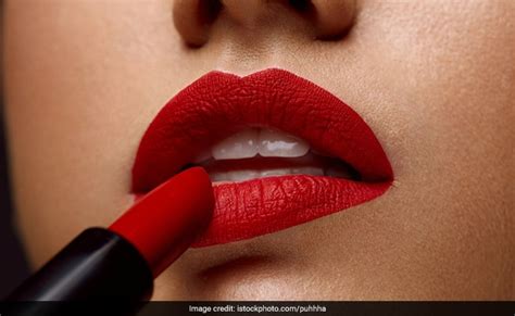 Metropolitan decline amulet lipstick